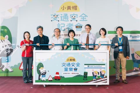每天近30名兒童死傷！ 「小黃帽交通安全童樂會」首創便利商店體驗關卡　 200位孩子化身小小店長學交安