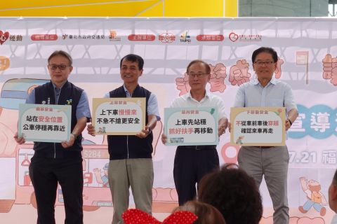別追公車！26年退休駕駛長：最怕長者這一幕 「公車友善心運動」擴大長者宣導！從候車到下車學會四大安全關鍵